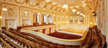 Страна гармония д´аморе, Les Cris de Paris и Журден