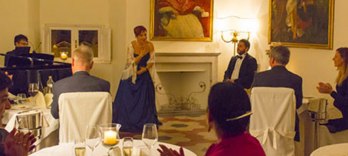 Cena de Ópera: Cena durante un interludio de ópera